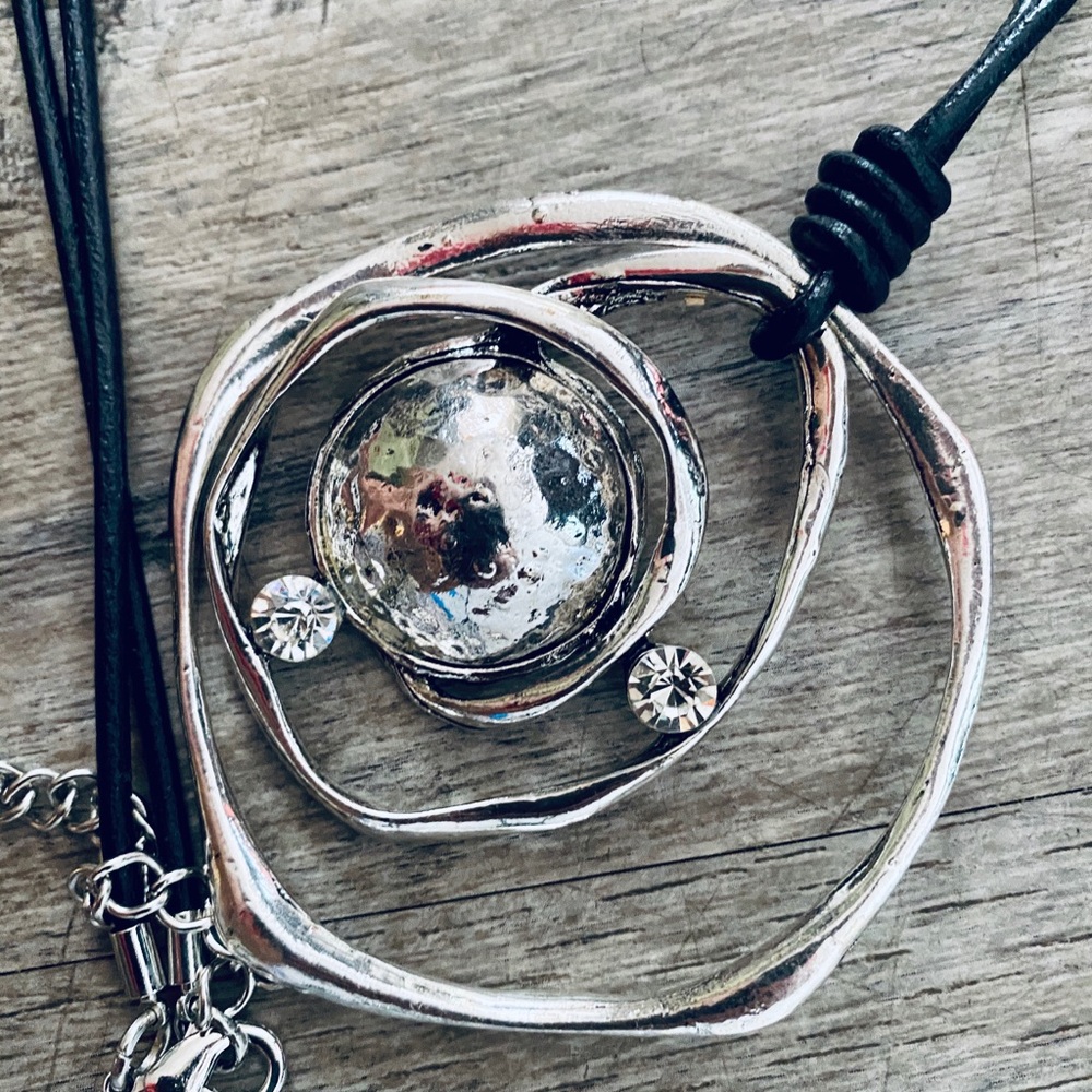 ✨PARIS✨LEATHER CHAIN GORGEOUS CIRCLE NECKLACE - Picture 2 of 12